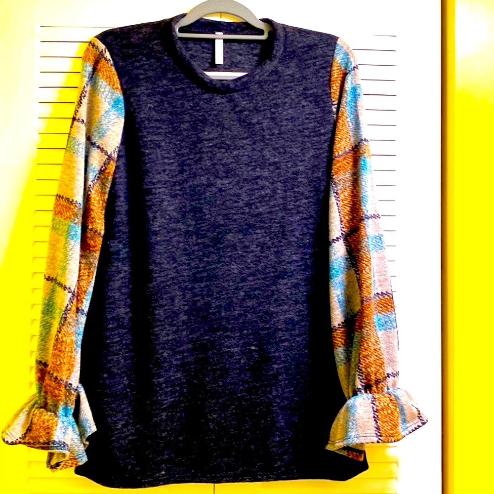 NEW Plaid Ruffled Sleeved Top Size Large